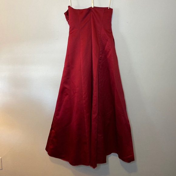 David’s Bridal size 10 Burgundy Gown NWOT - Picture 2 of 12